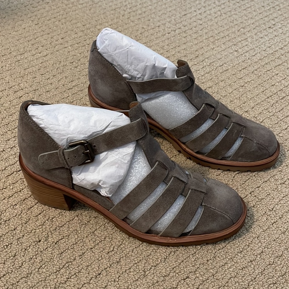 COPY - Seychelles Latch Key Lug Sole Suede Taupe Sandle - Picture 2 of 10